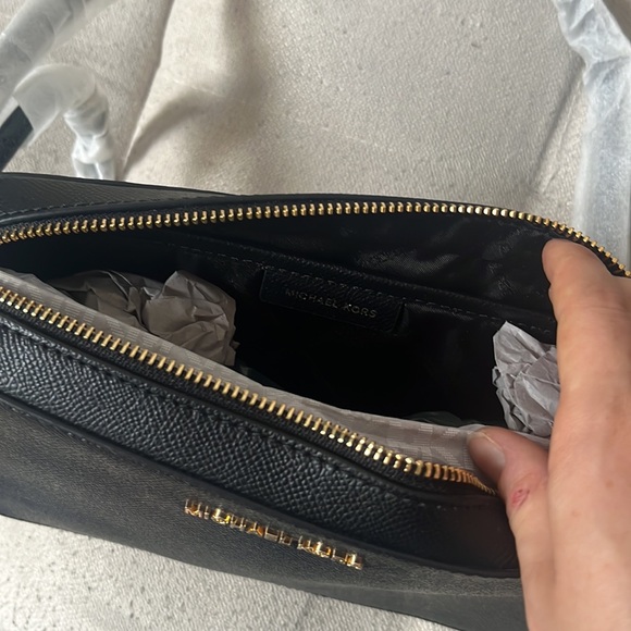 NWT Michael Kors crossbody leather bag - Picture 3 of 3